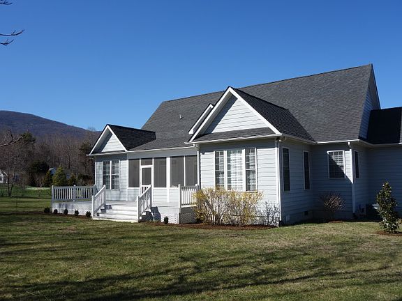 3rd image of 1004 Stoney Creek East