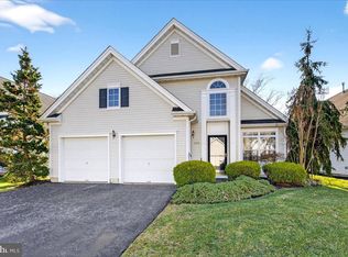 208 Sunflower Ln, West Windsor, NJ 08550