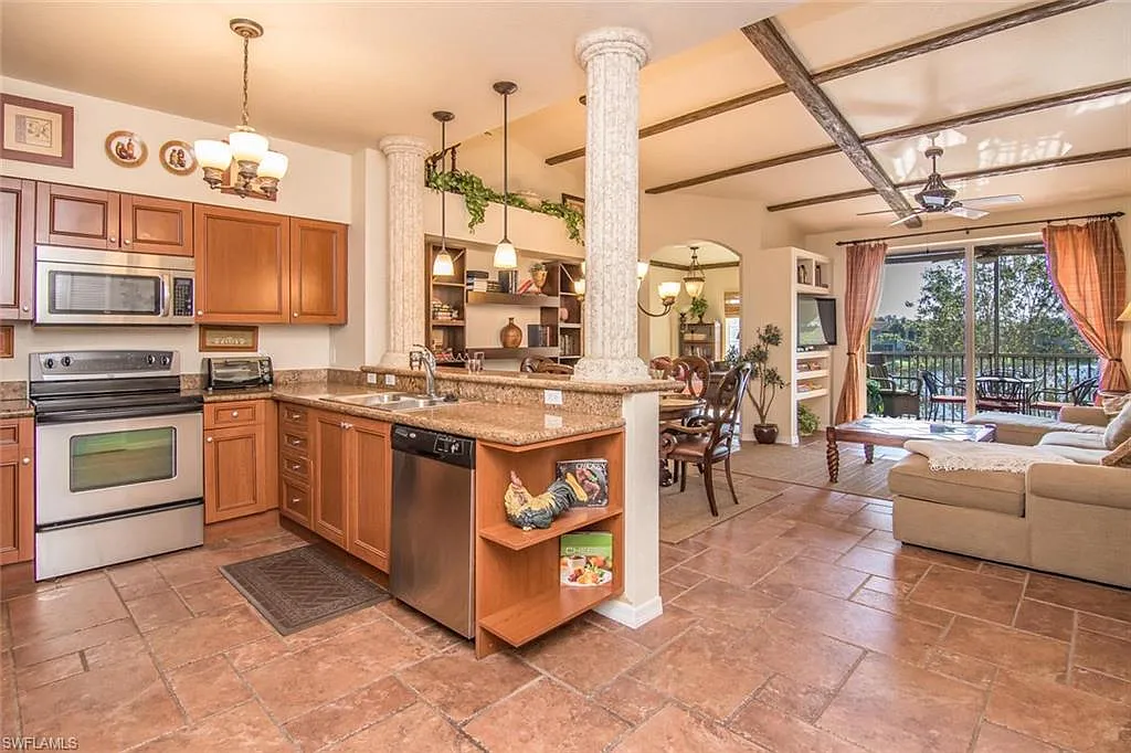 3 bed, 2.0 bath, 1828 sqft, $2,500 — Photo 1