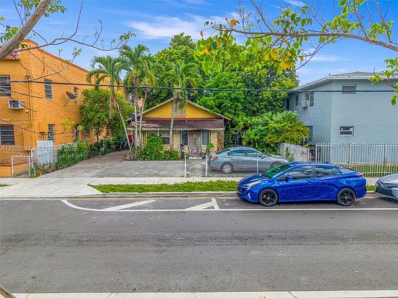 4th image of 1568 SW 5th St