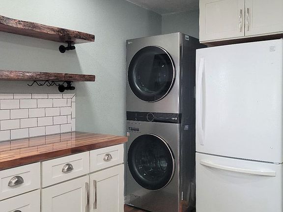 5th image of 2124 7th St #A