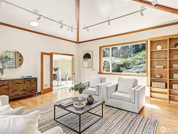 3rd image of 2209 NE 177th Street