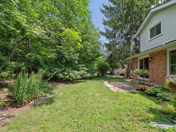 220 Kingswood Dr #7, Kitchener, ON N2E 2K2