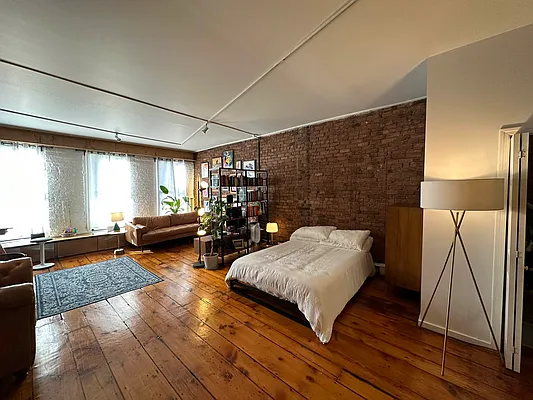 Rented by Eric Goodman Realty Corp | media 1