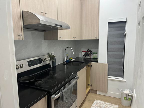 5th image of 7622 147a St
