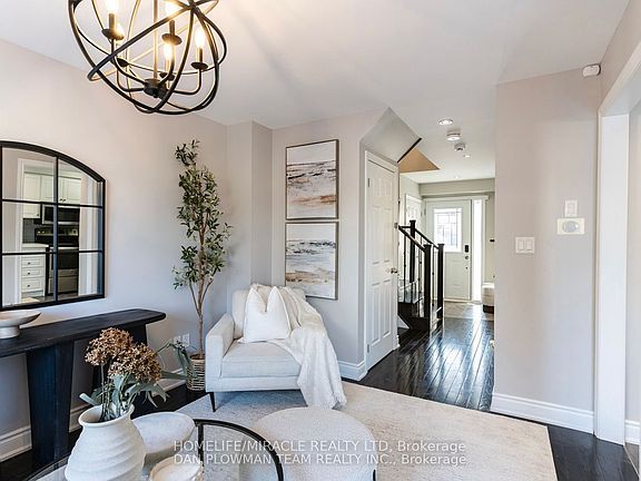 3rd image of 3 Teddington Cres