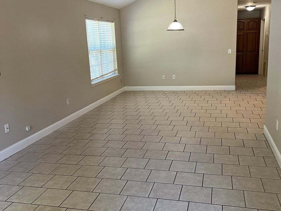 1st image of 216 Bluebird Ln