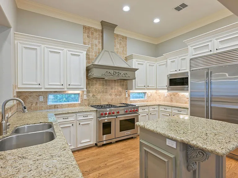 2390 W 8th St — Photo 12