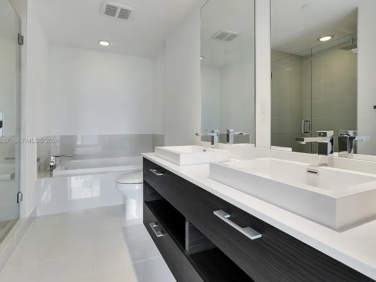 45 SW 9th St #1806 — Photo 14
