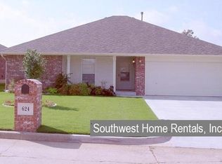 624 NW 20th St, Moore, OK 73160