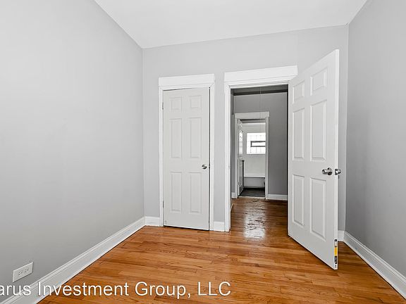5th image of 108 Memorial Dr APT 21