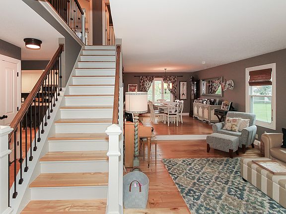 4th image of 1613 Green River Dr