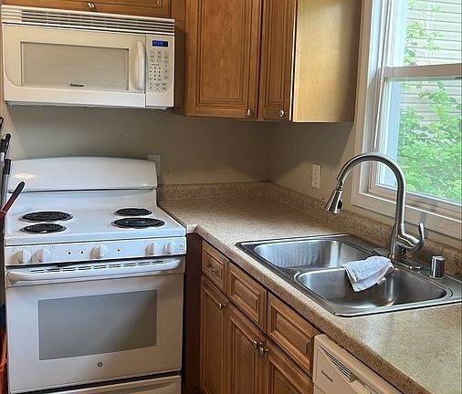 4th image of 3551 Newton Ave N