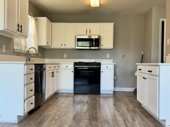 2748 Yoakum St, Fort Worth, TX 76108