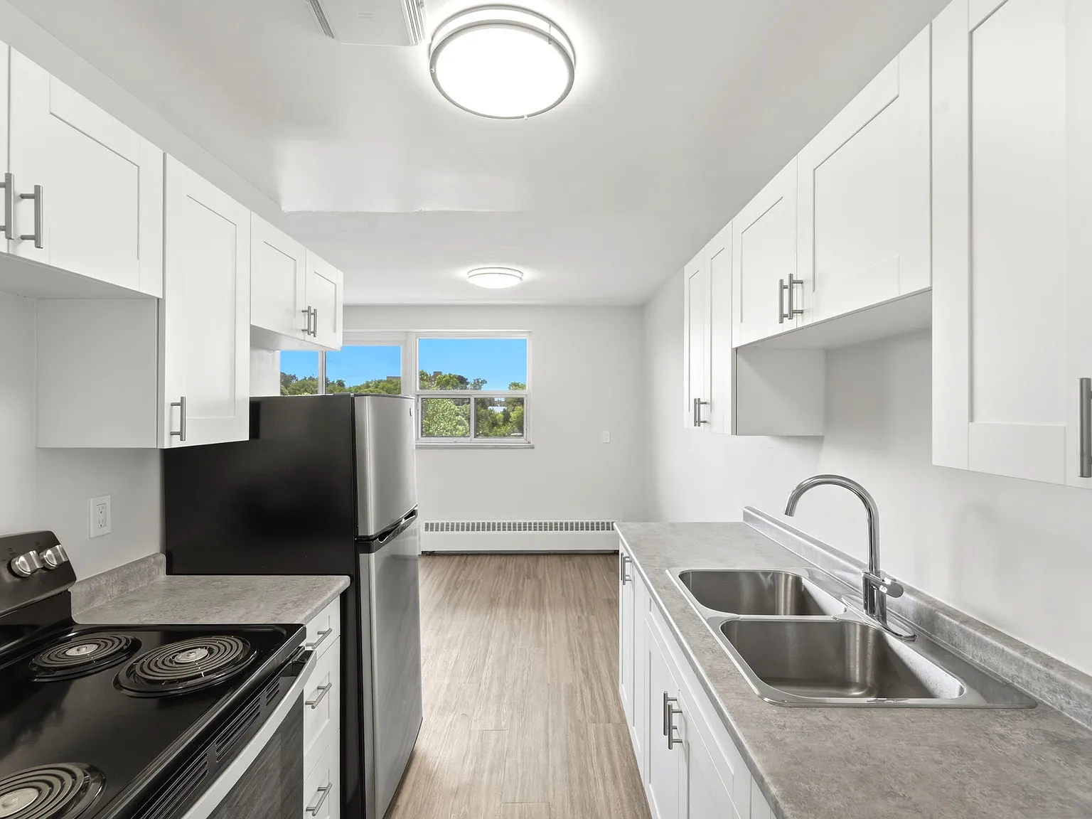 85 Willow Road Apartments — Photo 1
