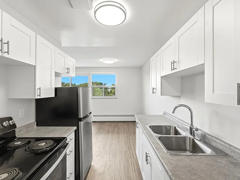 85 Willow Rd — Photo 1