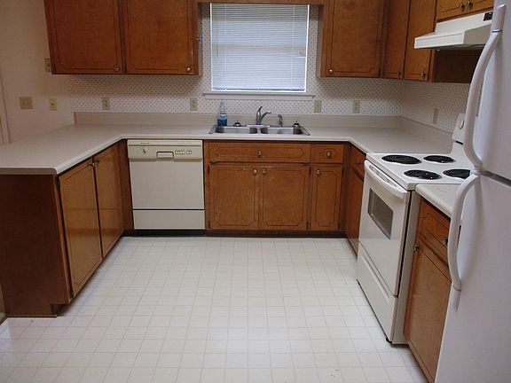 3rd image of 712 Christy St