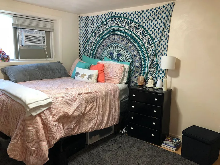 Renovated Apartment Close to VT — Photo 19