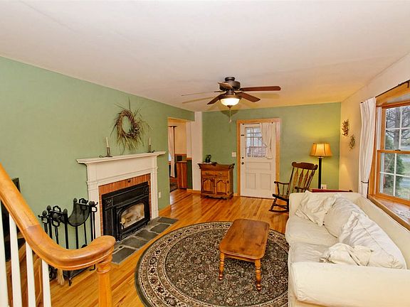 3rd image of 679 Pinewoods Ave
