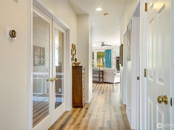 5th image of 2209 28th Street SE