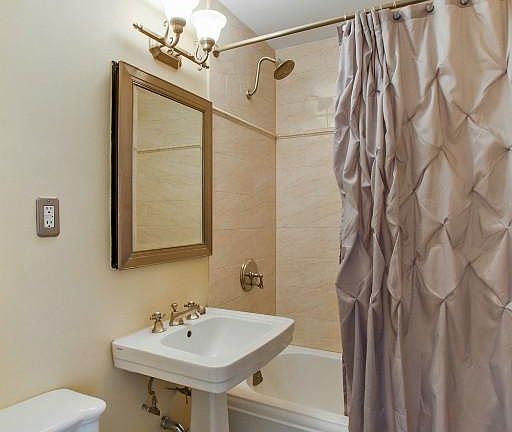 4th image of 201 E 17th St APT 27E