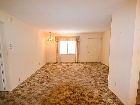 3rd image of 205 Adkins Dr
