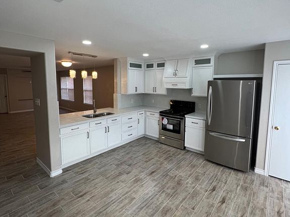 4th image of 4133 Orchid Ave