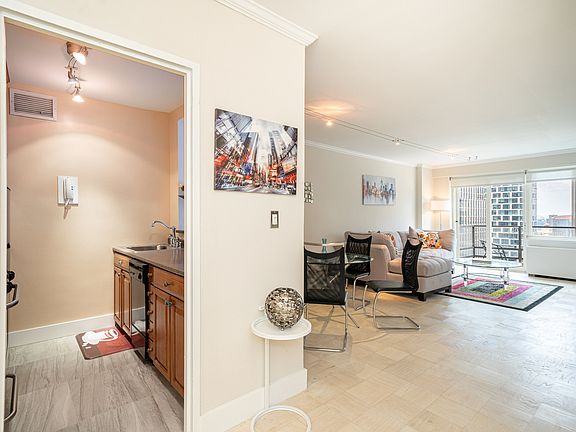 3rd image of 159 W 53rd St APT 25F