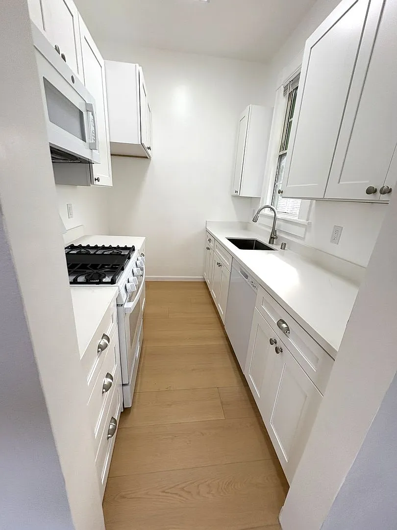 F01071 — Photo 2