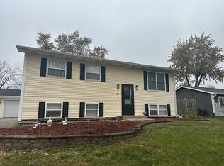 207 Pacific Dr, Bolingbrook, IL 60440