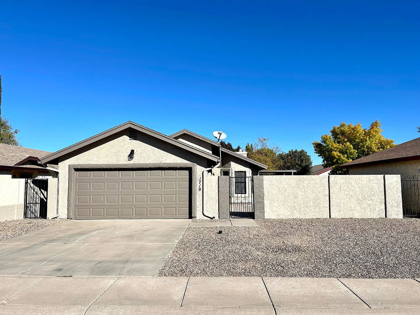 Spacious 2 Bedroom, 2 Bathroom Home Near The Golf Course! — Photo 1