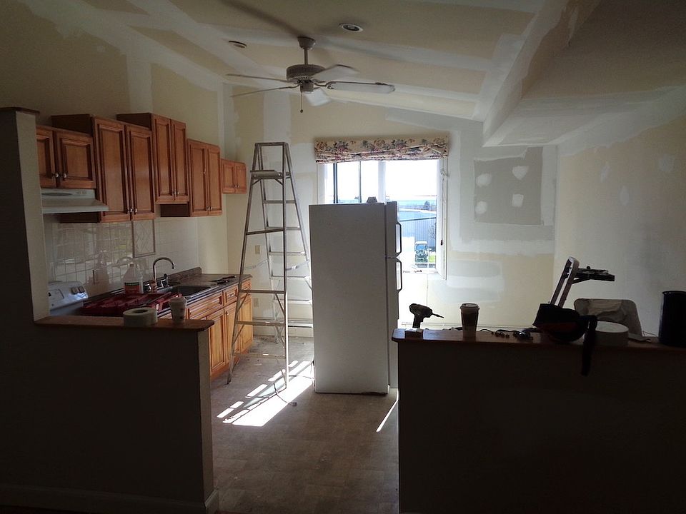 1st image of 16 Clearview Ave Unit B