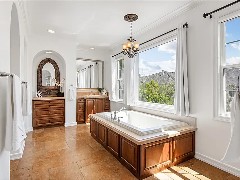 8005 Bell Crest Dr — Photo 32