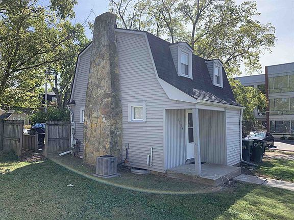3rd image of 1704 N Rosewood Ave