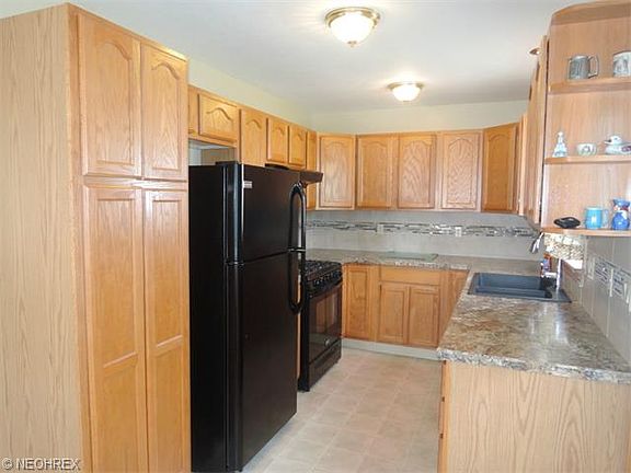 5th image of 122 Dehoff Dr