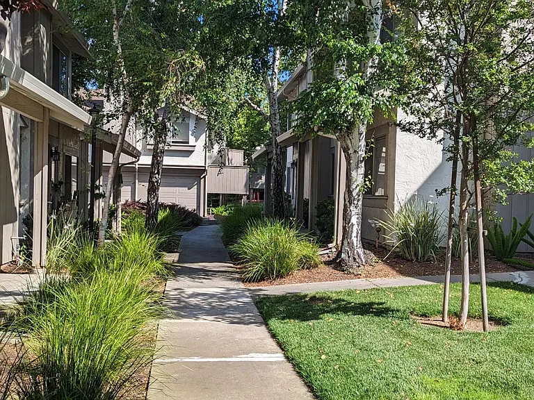 2470 Kimpton Ct — Photo 28