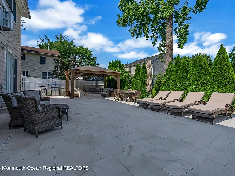 1607 Holbrook St — Photo 34