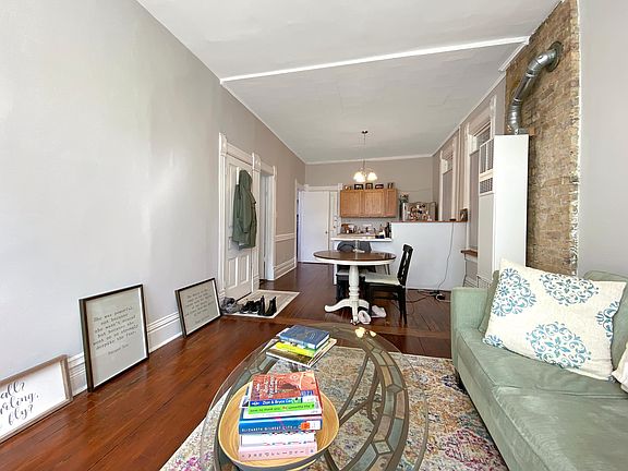 3rd image of 1623 N Winchester Ave #2