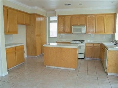 5th image of 1829 Hyde Park Ln