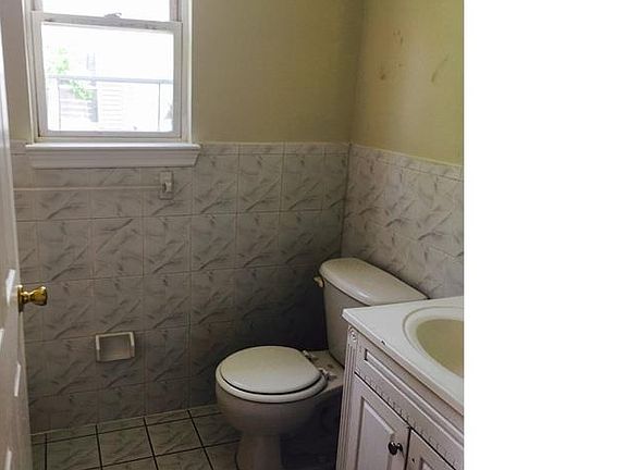 4th image of 239 Lehigh Ave #2