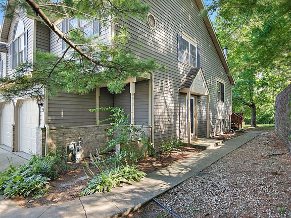 2nd image of 609 River Bluff Dr