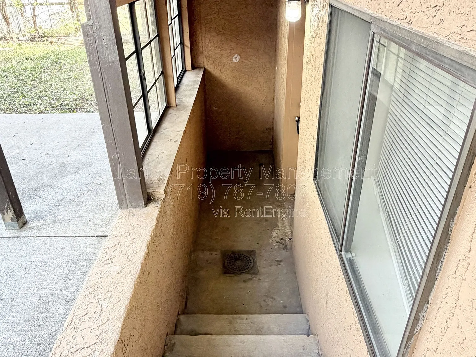 2 bed, 1.0 bath, 968 sqft, $1,245 — Photo 2