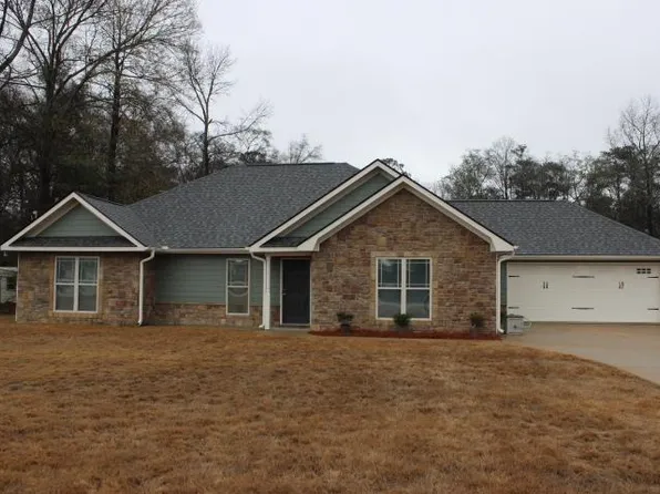 3 Isbell Rd, Fort Mitchell, AL 36856