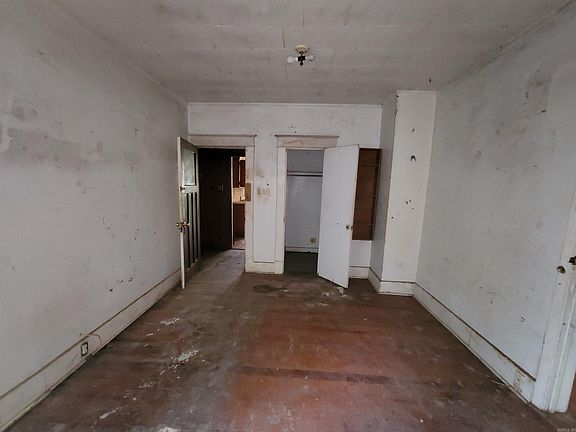 2nd image of 1116 W Main St