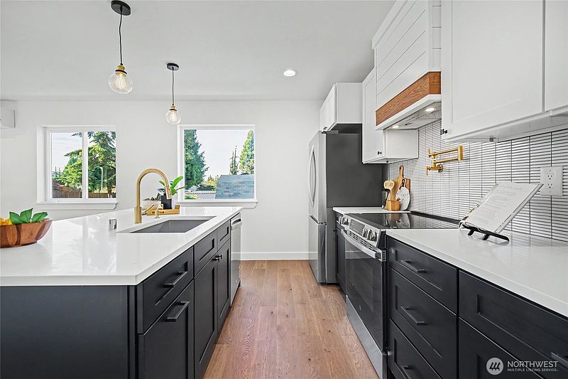 4th image of 5610 Rockefeller Avenue #3