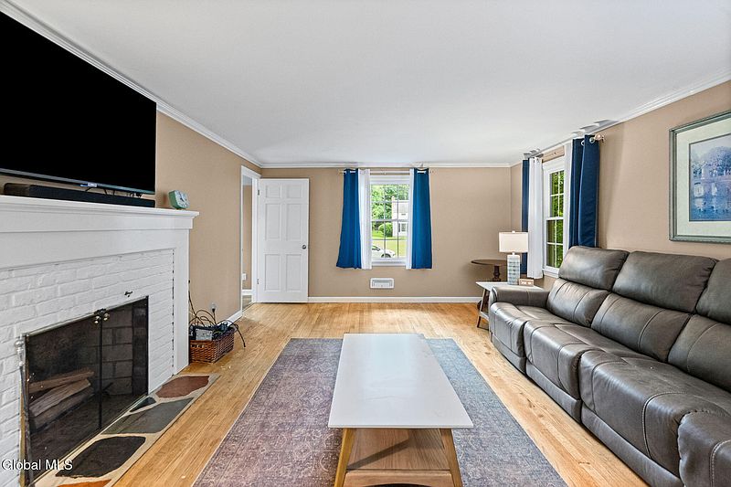 4th image of 9 Parkwood Drive