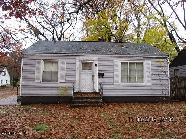 3037 7th St photo 1