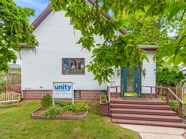 41 S Washington St, Douglas, MI 49406