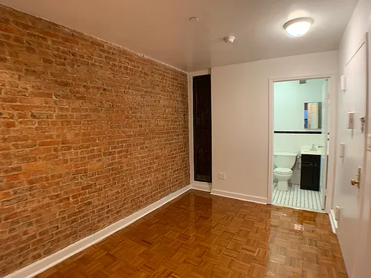 Rented by Bond New York | media 9