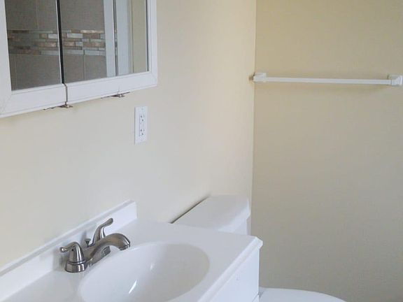 4th image of 1402 Whalley Ave